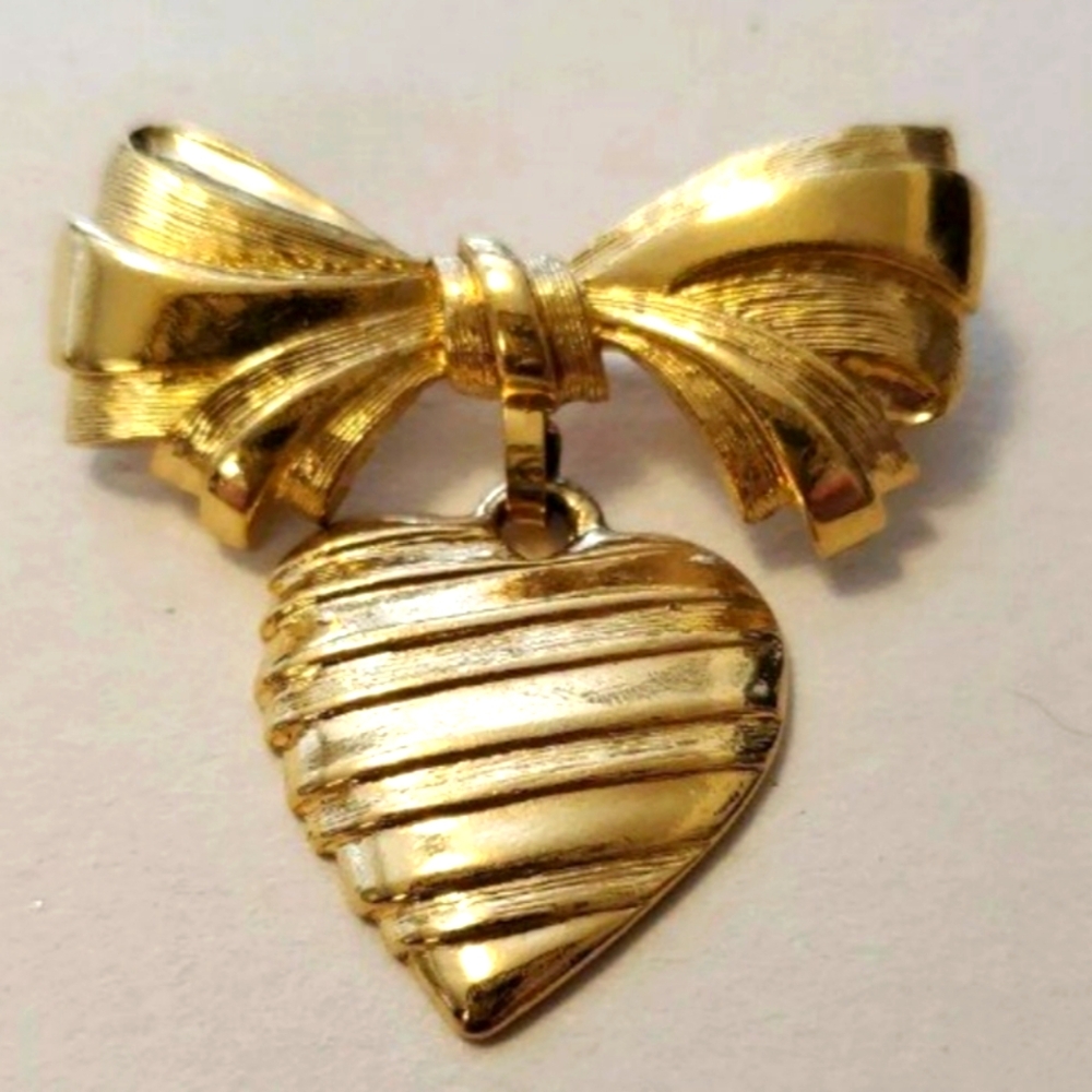 Vintage Avon Heart Brooch
